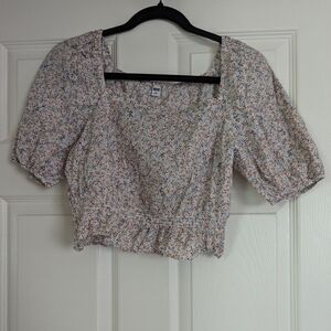 Uniqlo | Size S | Floral | Puff Sleeve | Crop Top